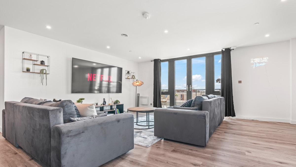 Luxury Penthouse with Hot Tub and Stunning Views
