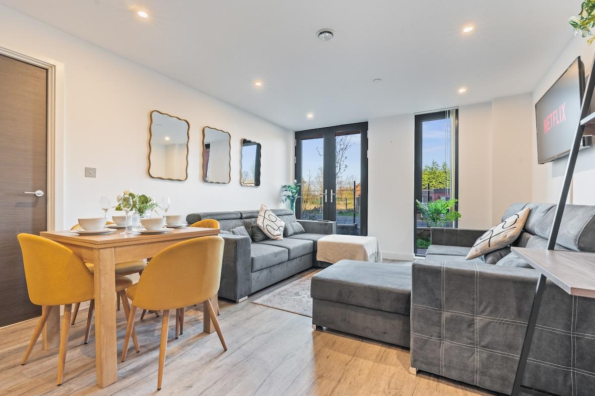 Stylish Spacious Flat for 8 Near York Centre