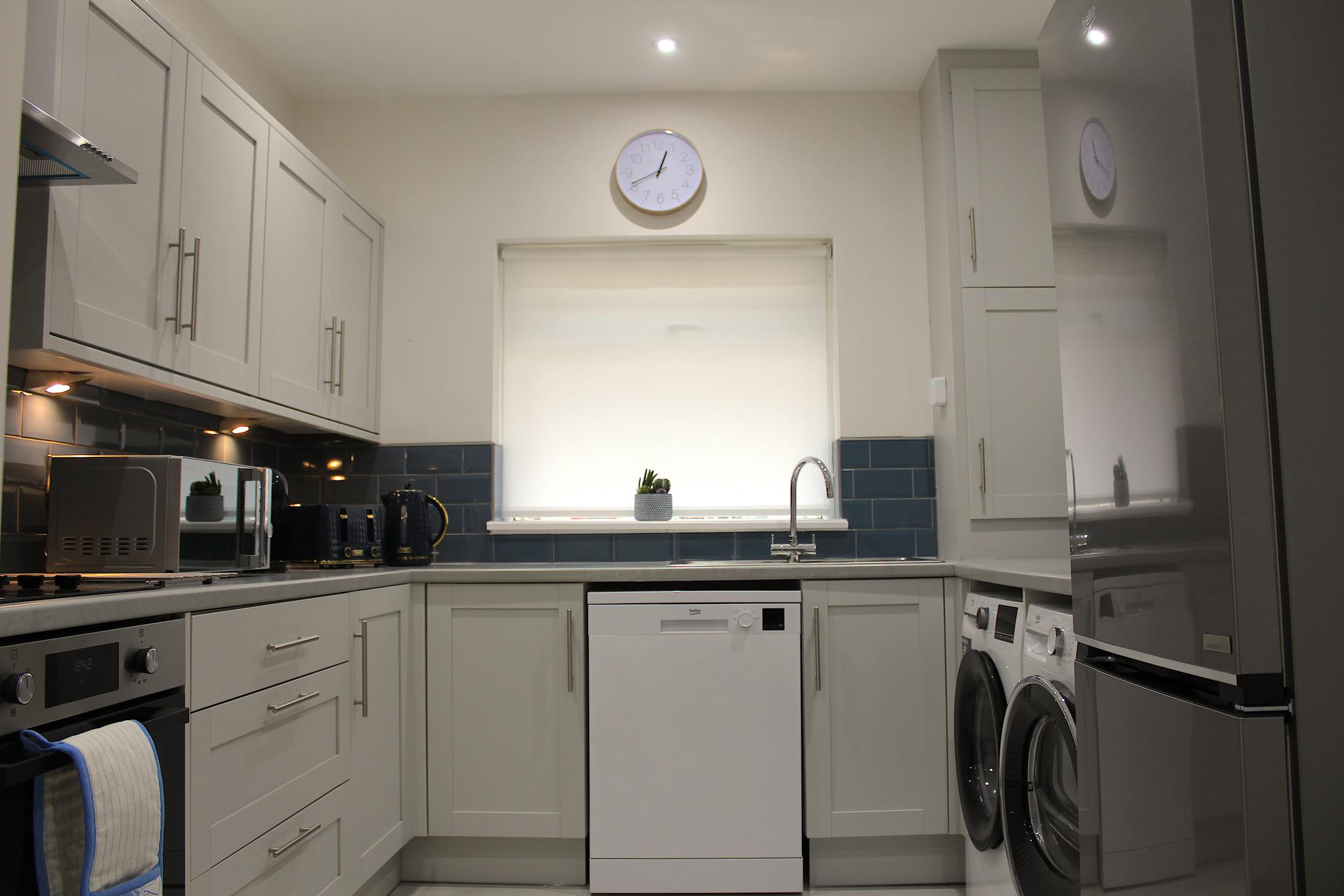 Spacious 4BR House Sleeps 7 2 Baths Parking3