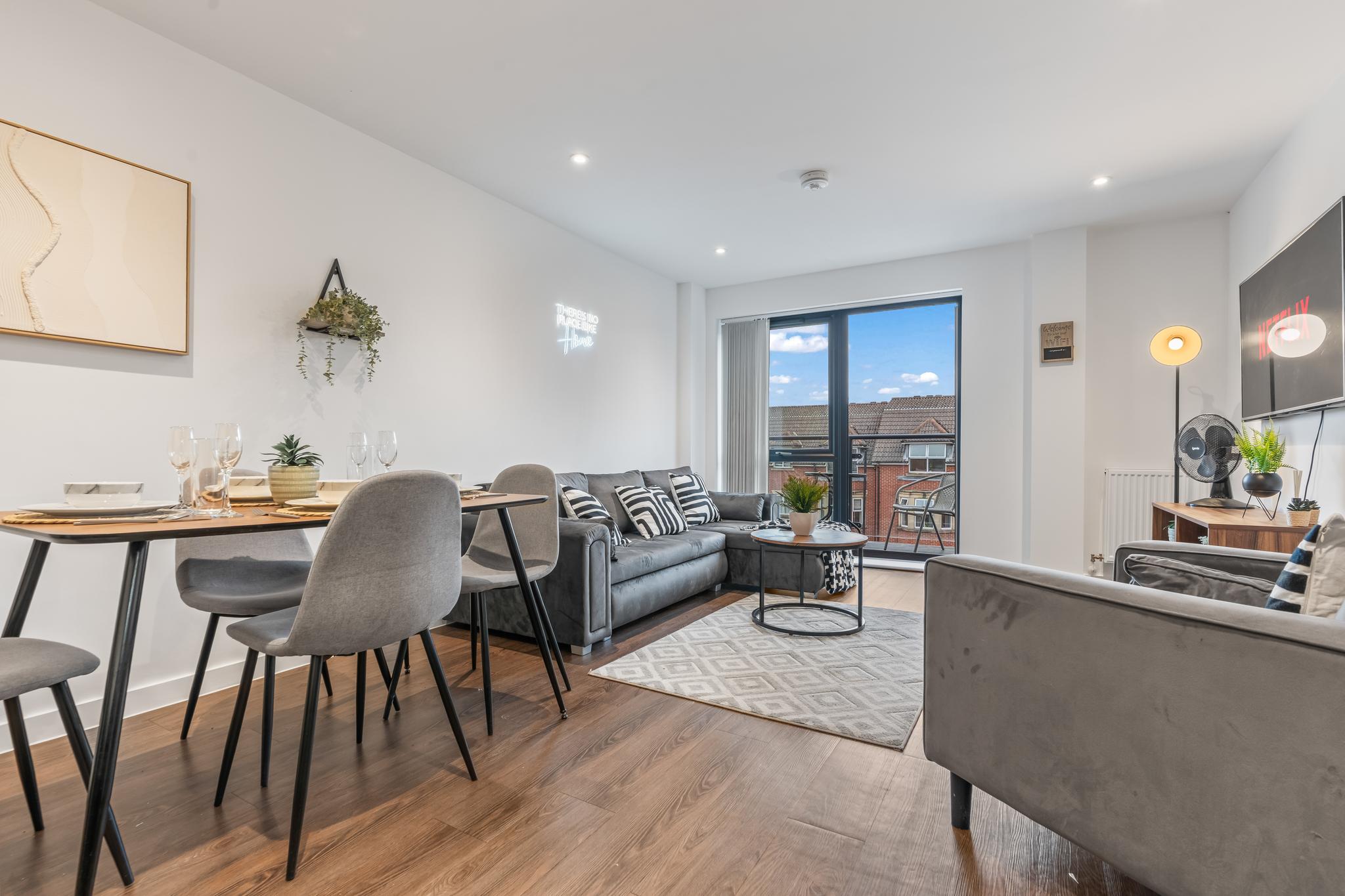 York - Central - Balcony - Sleeps 6