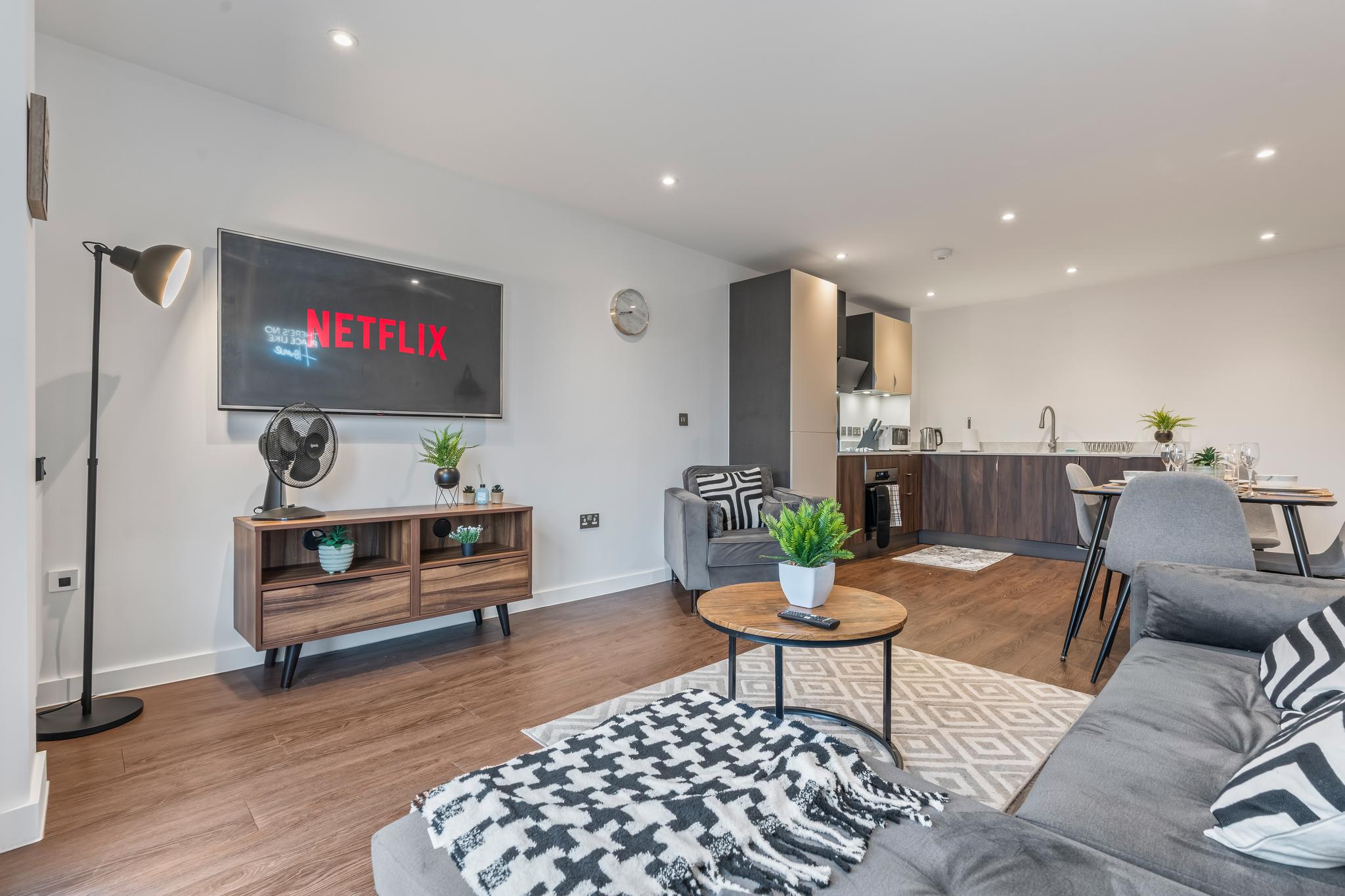 York - Central - Balcony - Sleeps 65