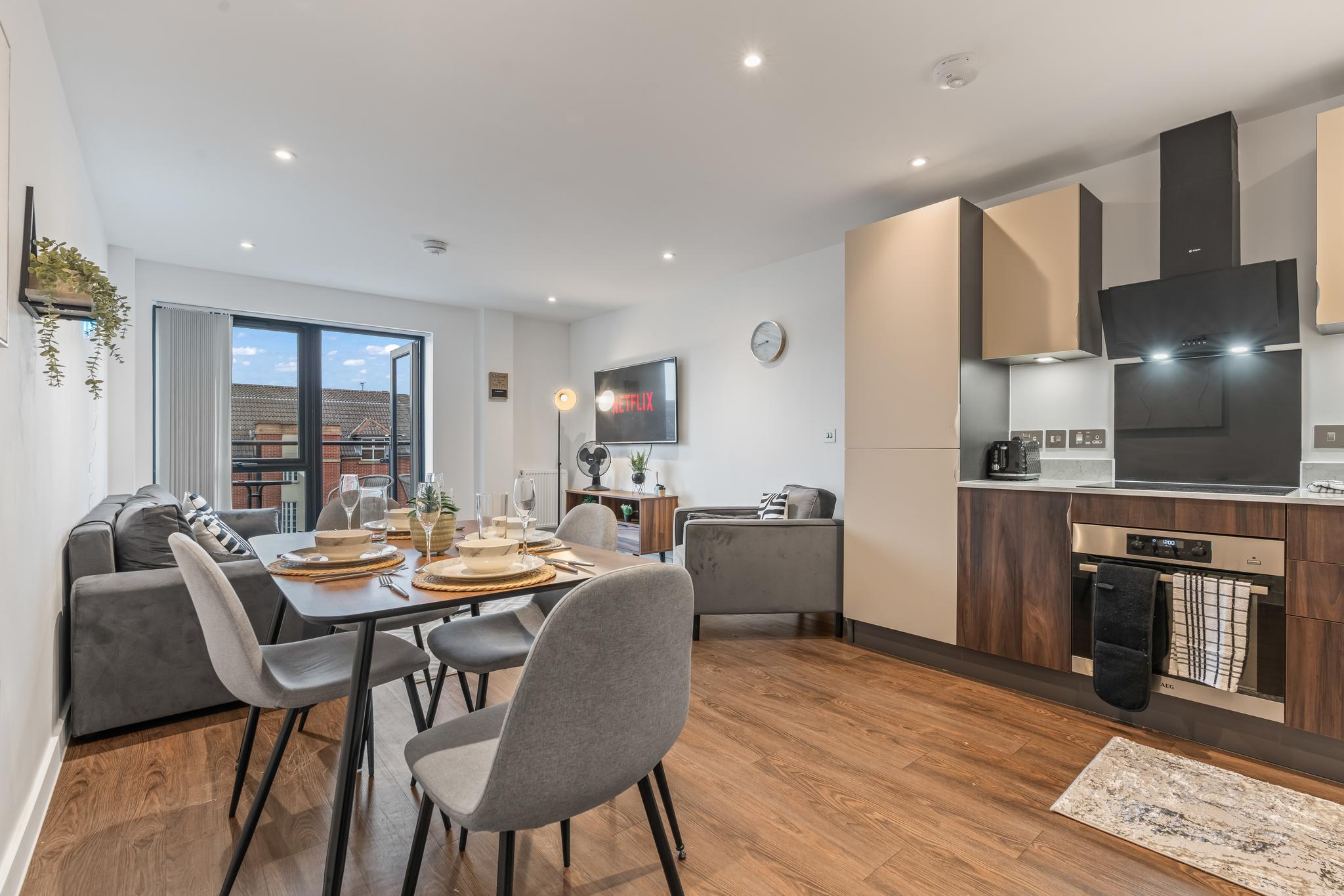 York - Central - Balcony - Sleeps 63