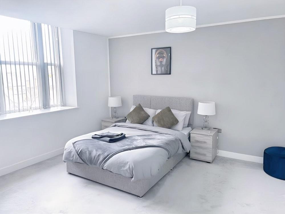 Hull | 2 Bed | New Listing | 365 short lets2