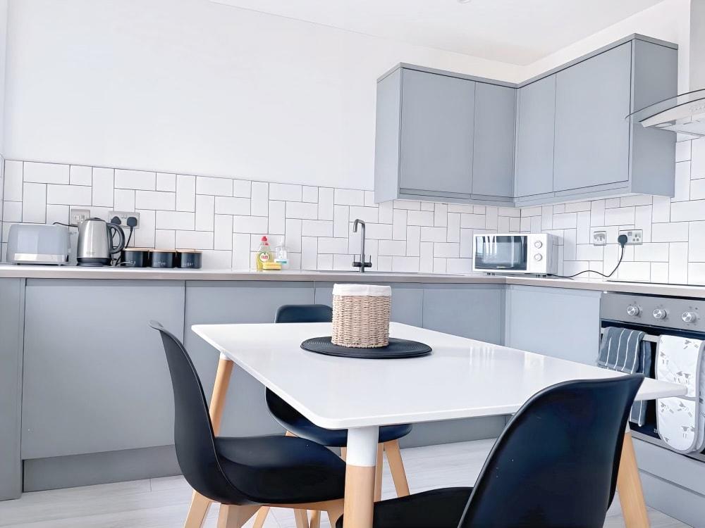 Hull | 2 Bed | New Listing | 365 short lets3