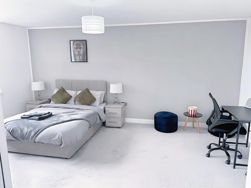 Hull | 2 Bed | New Listing | 365 short lets5