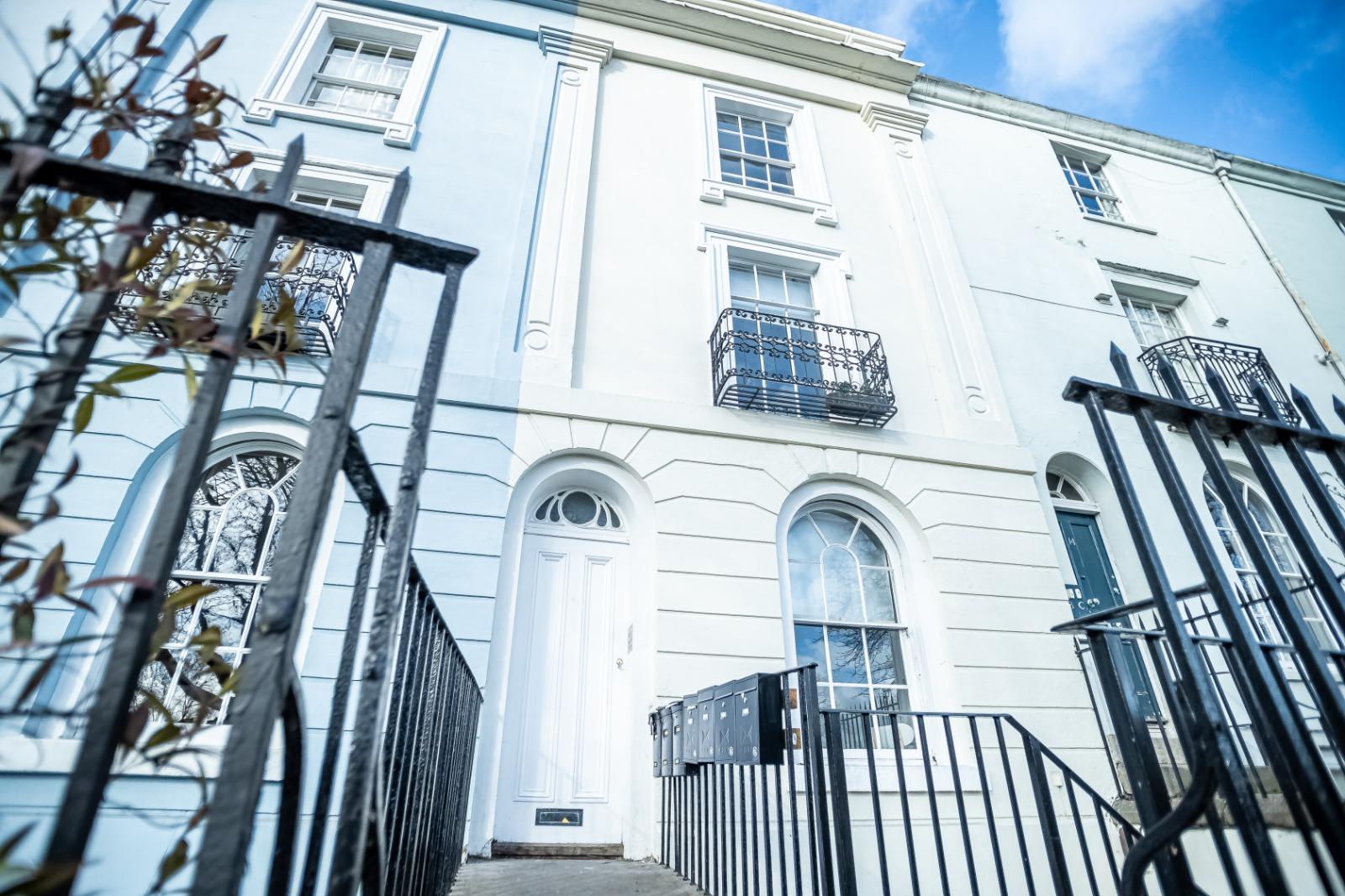 Unique Townhouse Flats at London Place1