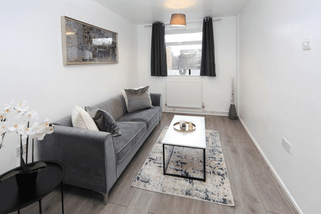 Donnington | 3 Bedroom | Free Parking |