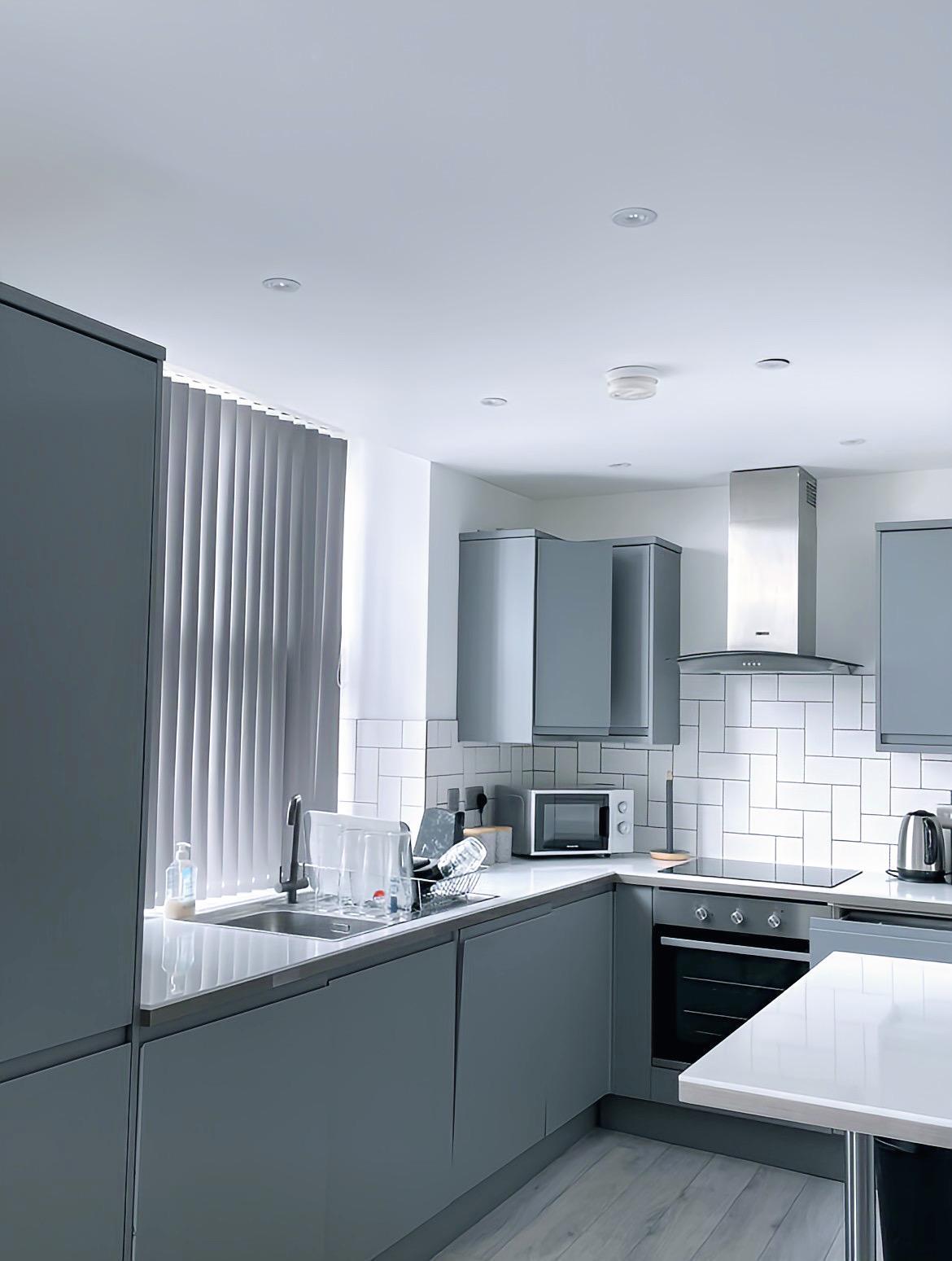 Hull | 2 Bedroom | Free Parking | City Centre3