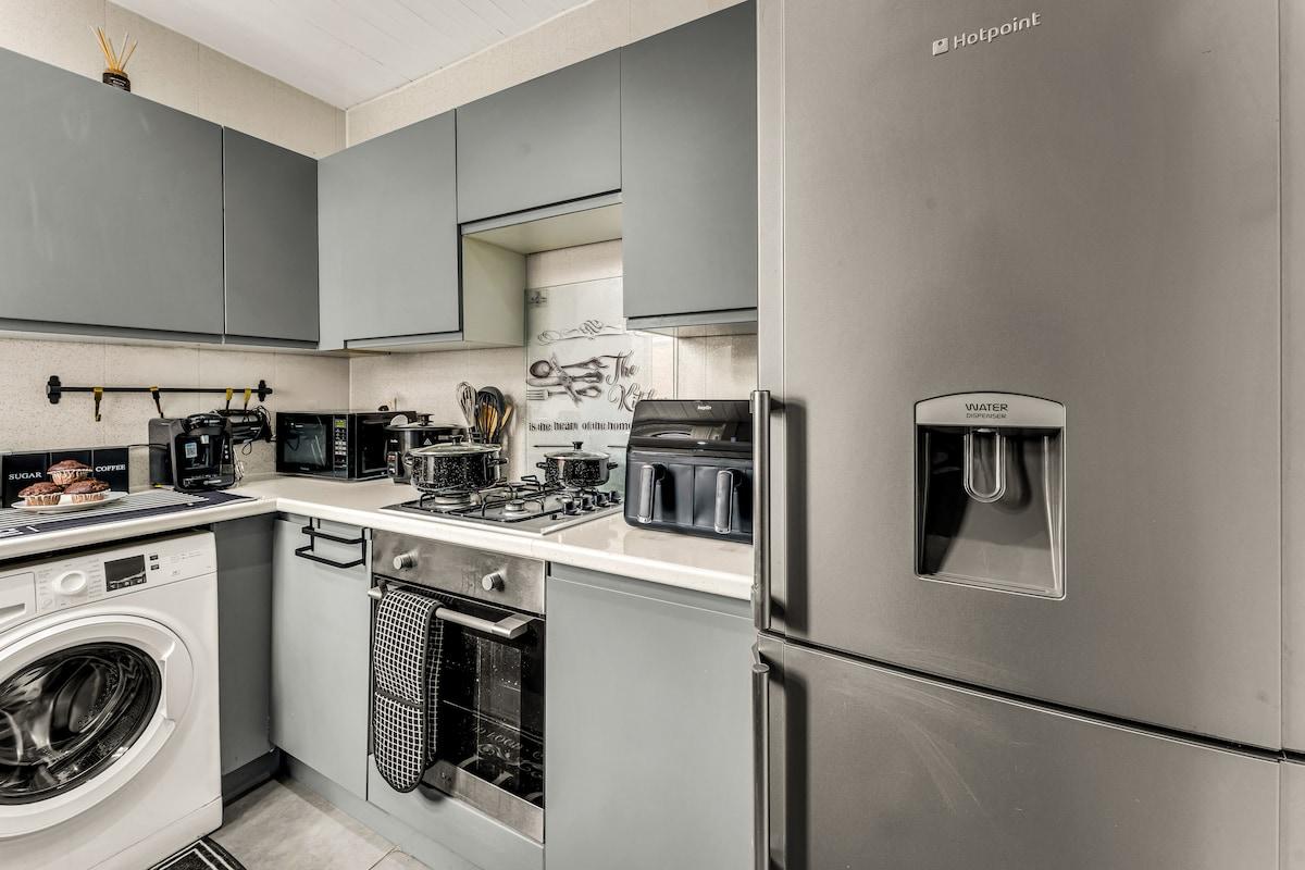 Beautiful 4BD Wigan-Free Parking - Wi‑Fi - Ensuite6