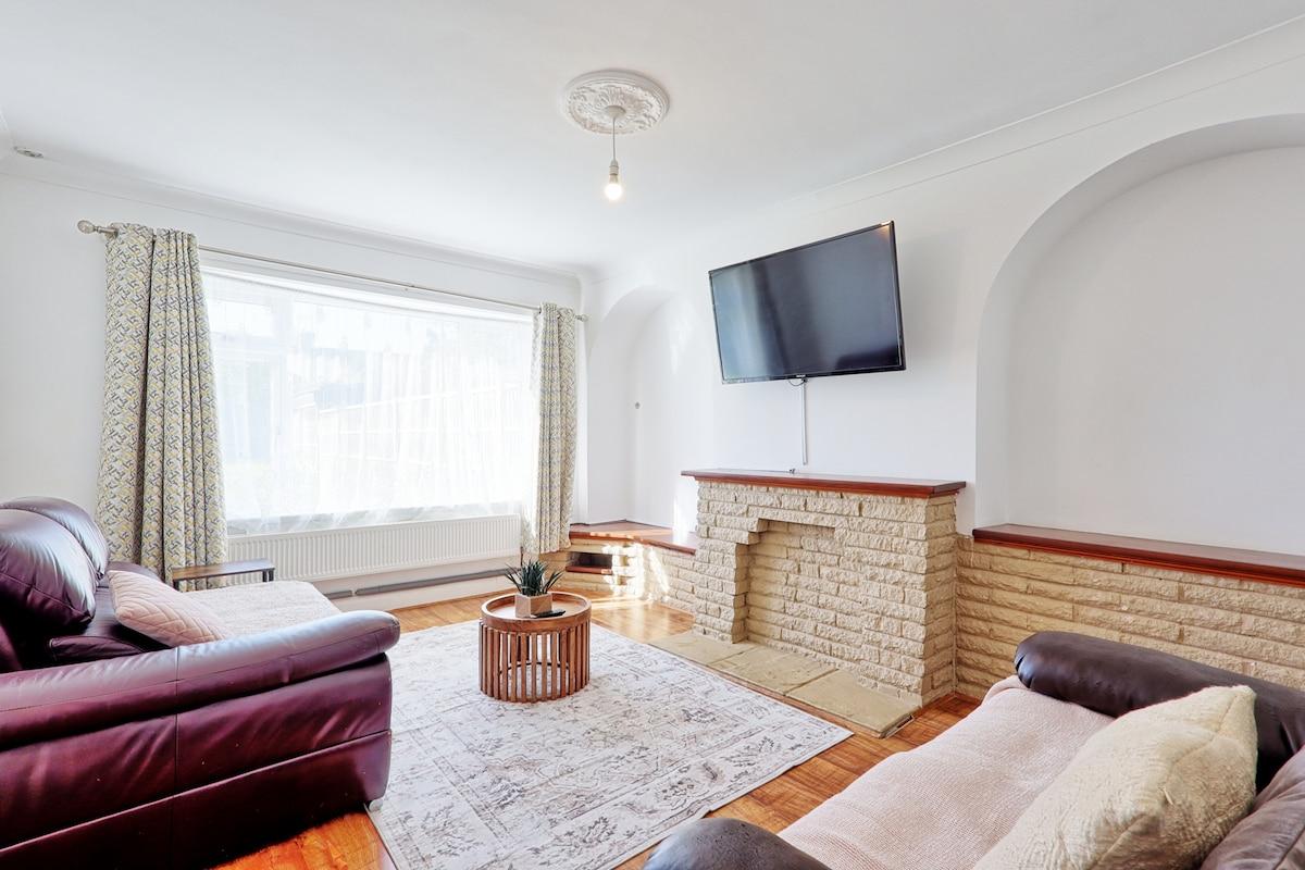 Bright & Spacious 2BR Retreat in Tilbury