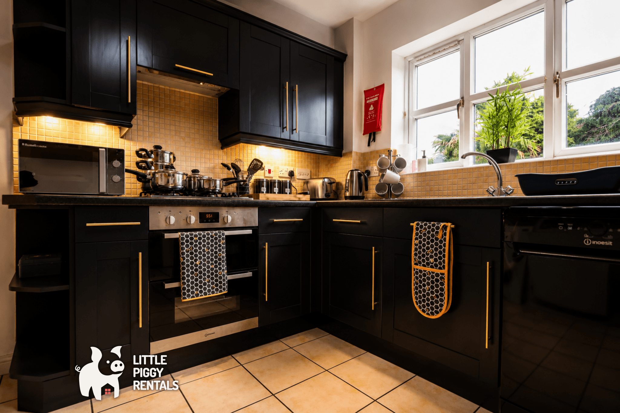 Spacious 4br House w/ 5 Beds, Fast Wi-Fi & Parking4