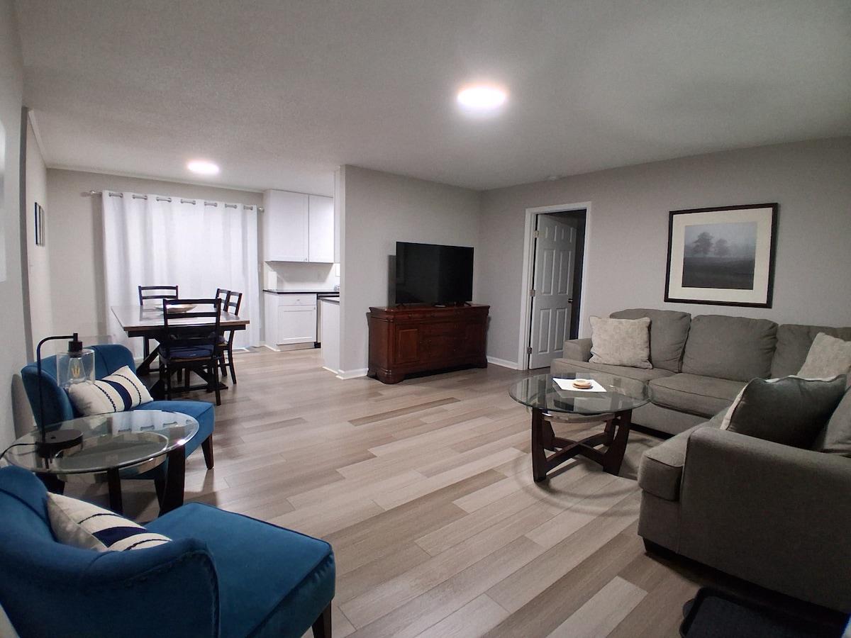 Serene Wooded Bungalow, Min to Downtown1