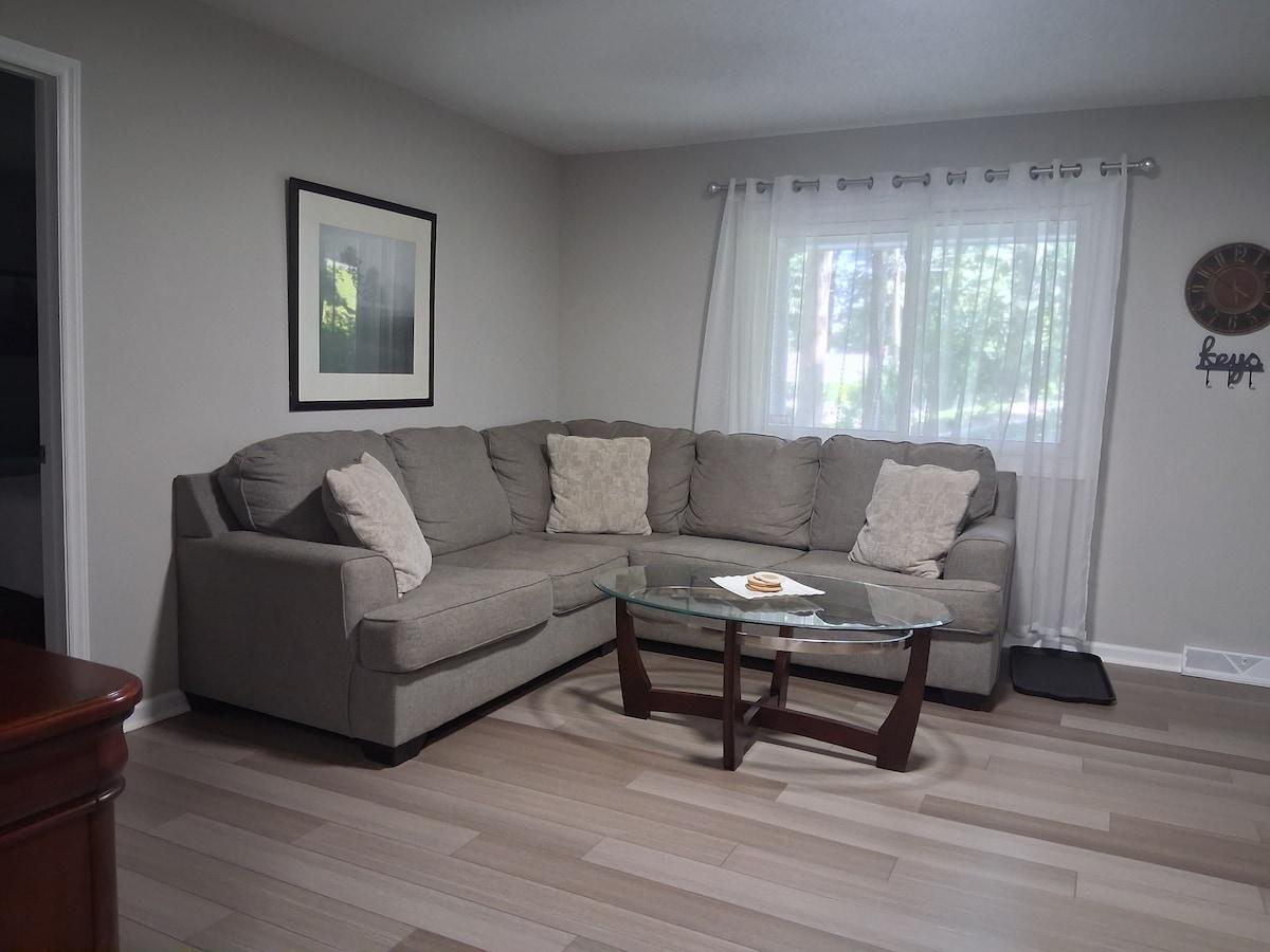 Serene Wooded Bungalow, Min to Downtown2