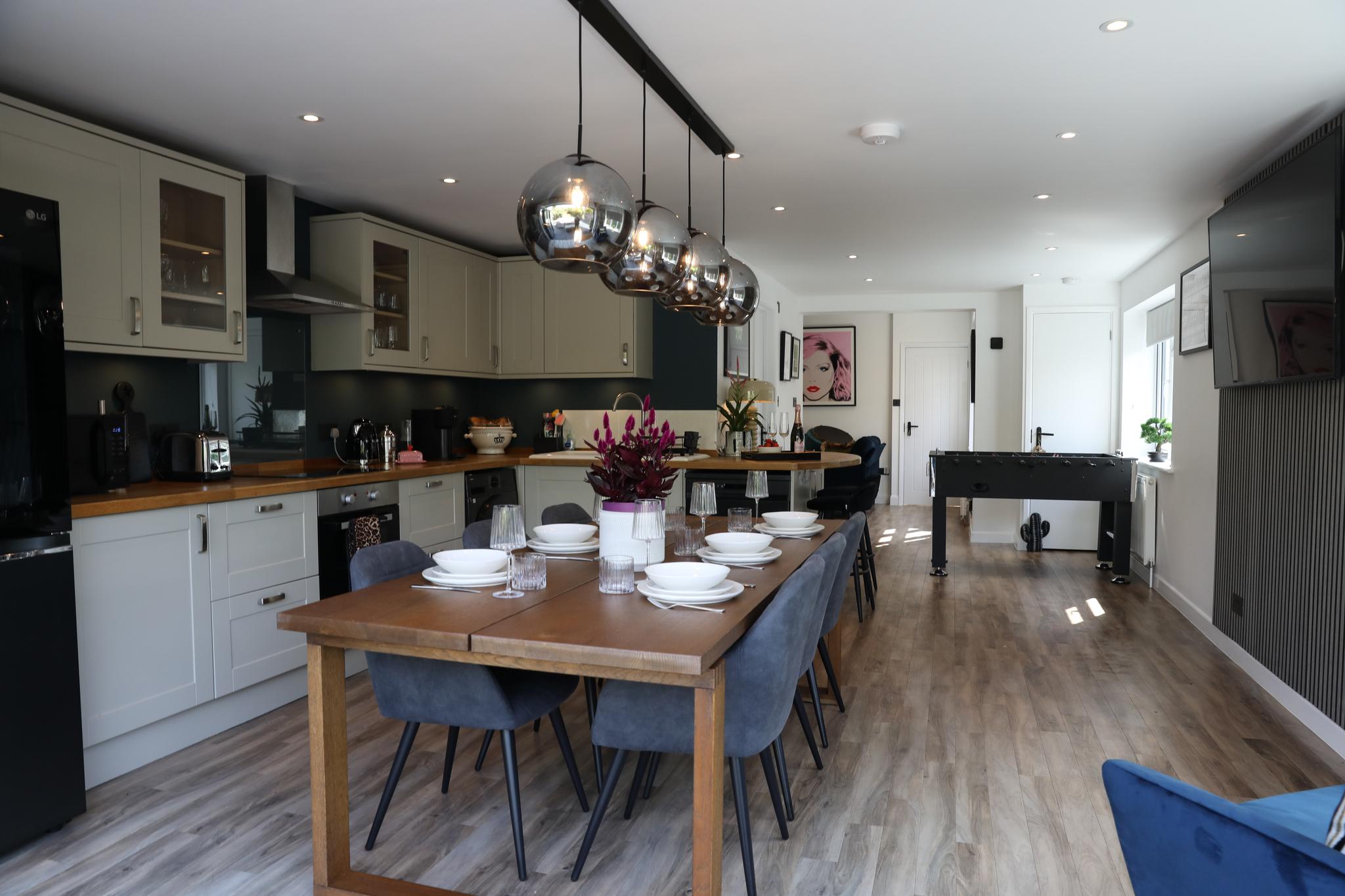Cosy Home; New Refurbished Home and Double Parking