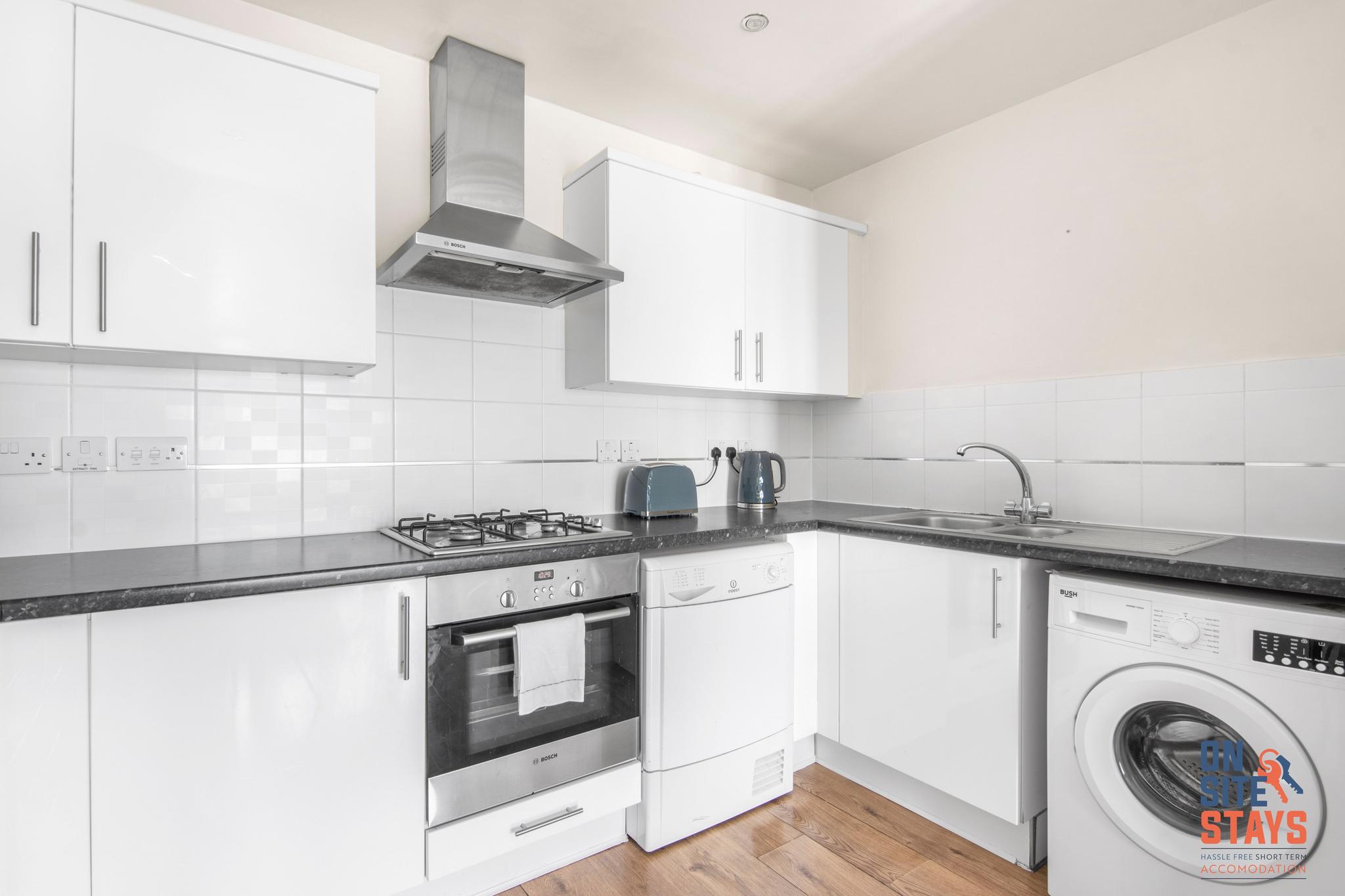 Cosy 2-Bedroom Apartment with Free Parking, WIFI & London Links | On Site Stays Gravesend3