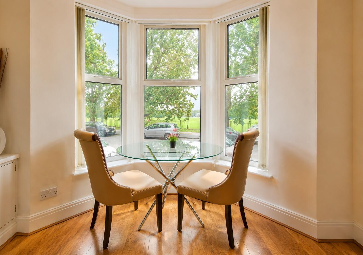 Botanic Apartment with Parking & Park Views, Quiet1