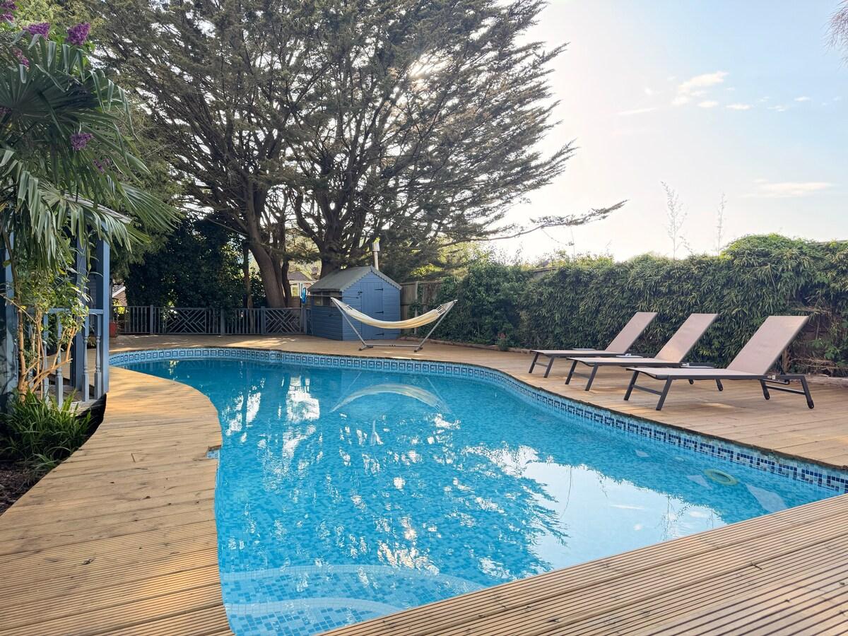 Palm House | Pool, Hot Tub | South Downs3