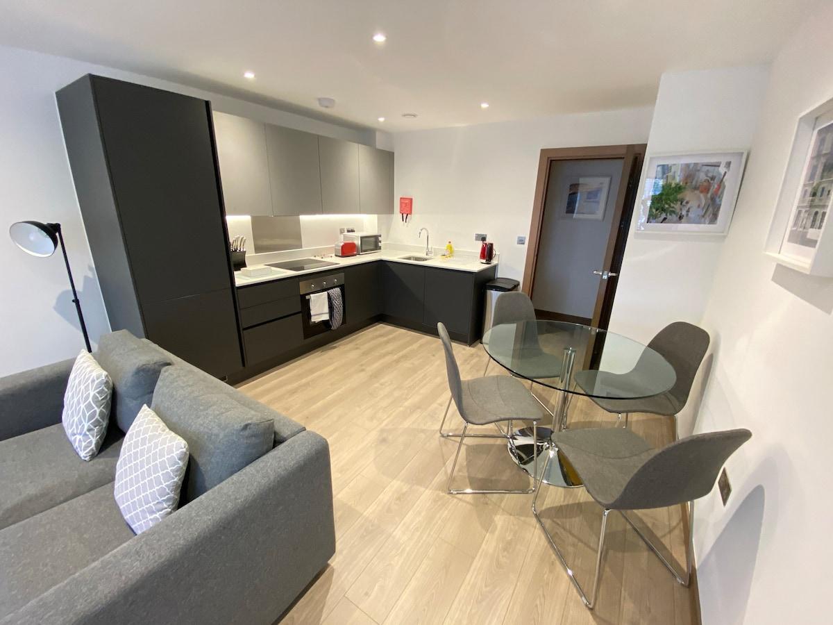1-3 Bedroom Serviced Apartments in Thames Ditton2