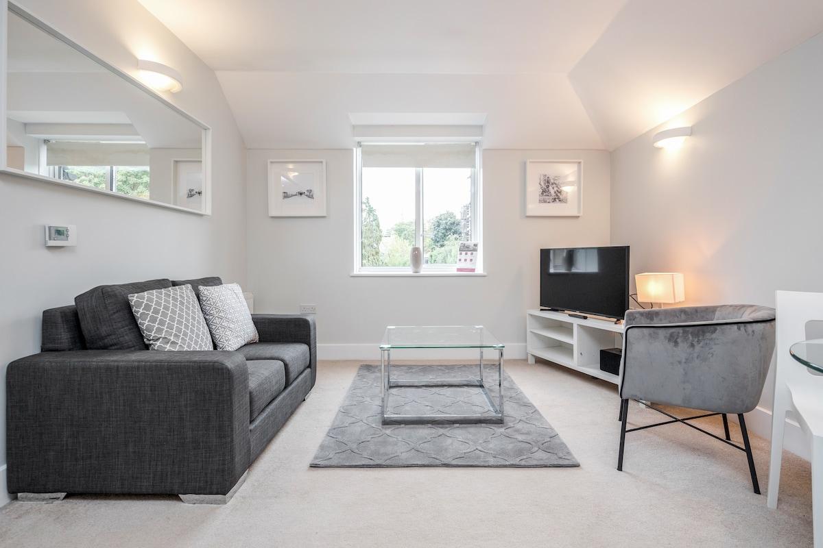 Lovely 1 Bedroom Serviced Apartment in Surbiton1