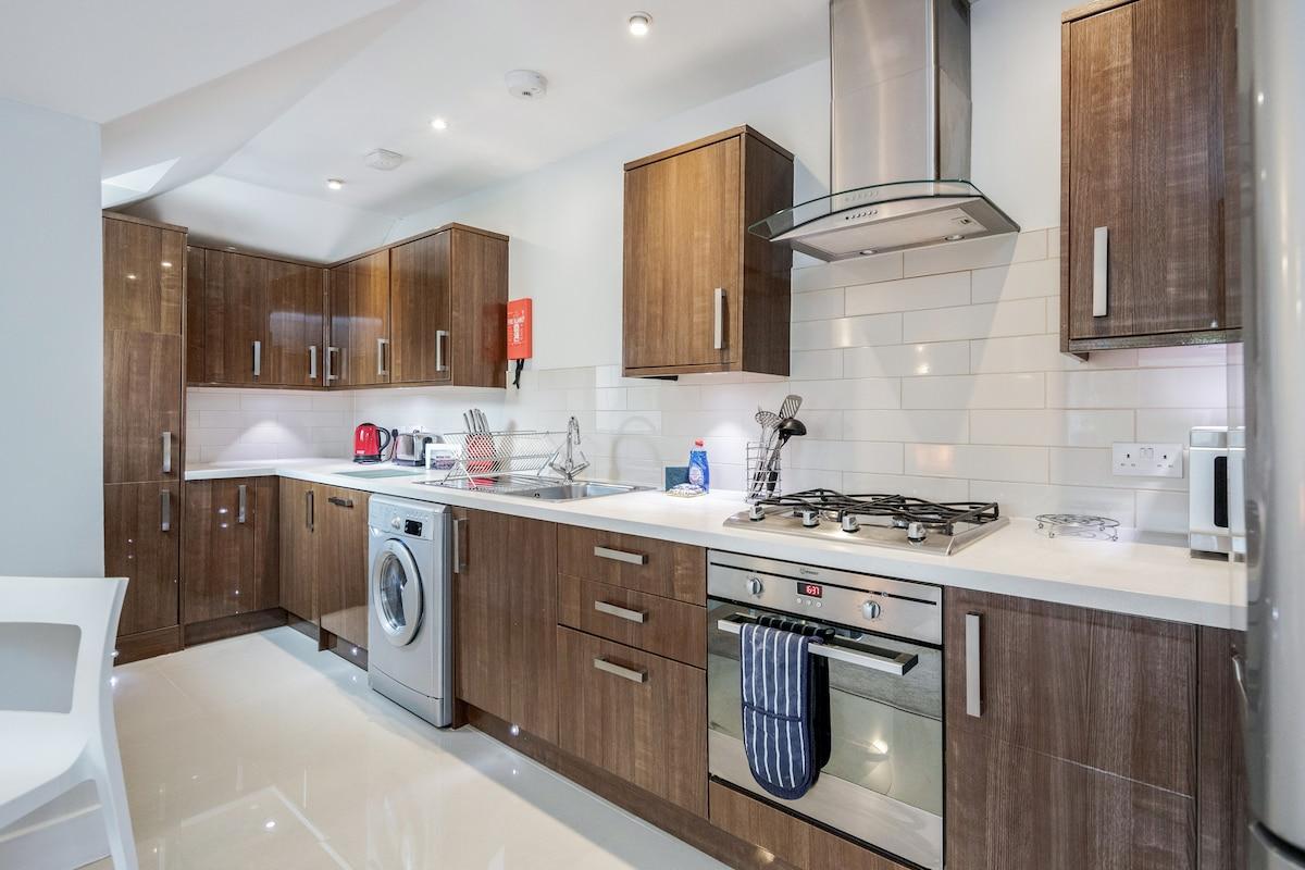 Lovely 1 Bedroom Serviced Apartment in Surbiton2