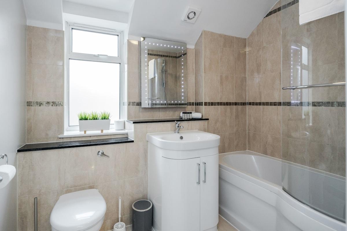 Lovely 1 Bedroom Serviced Apartment in Surbiton4