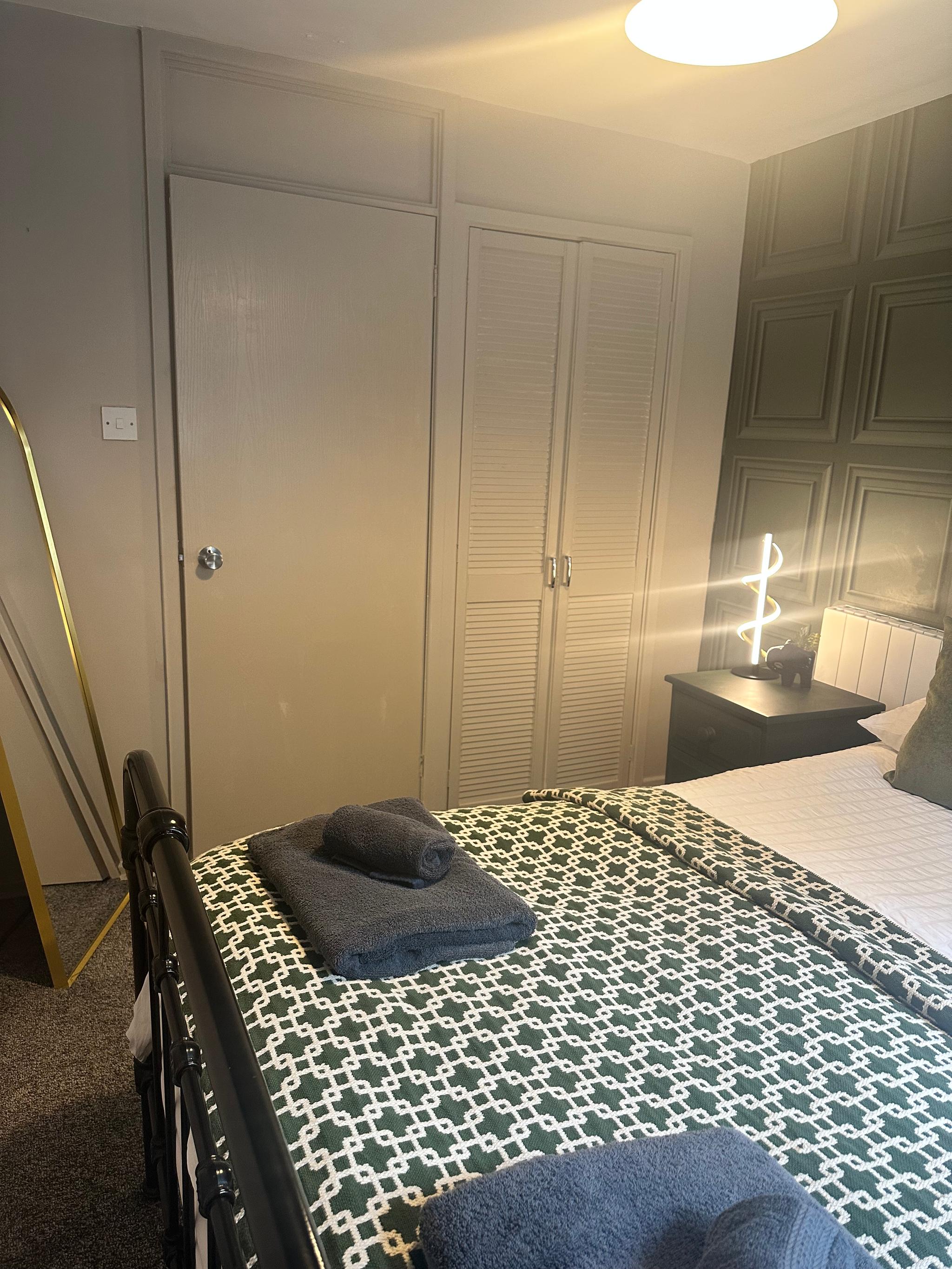 Cosy Ground Floor One Bedroom Flat/ Parking