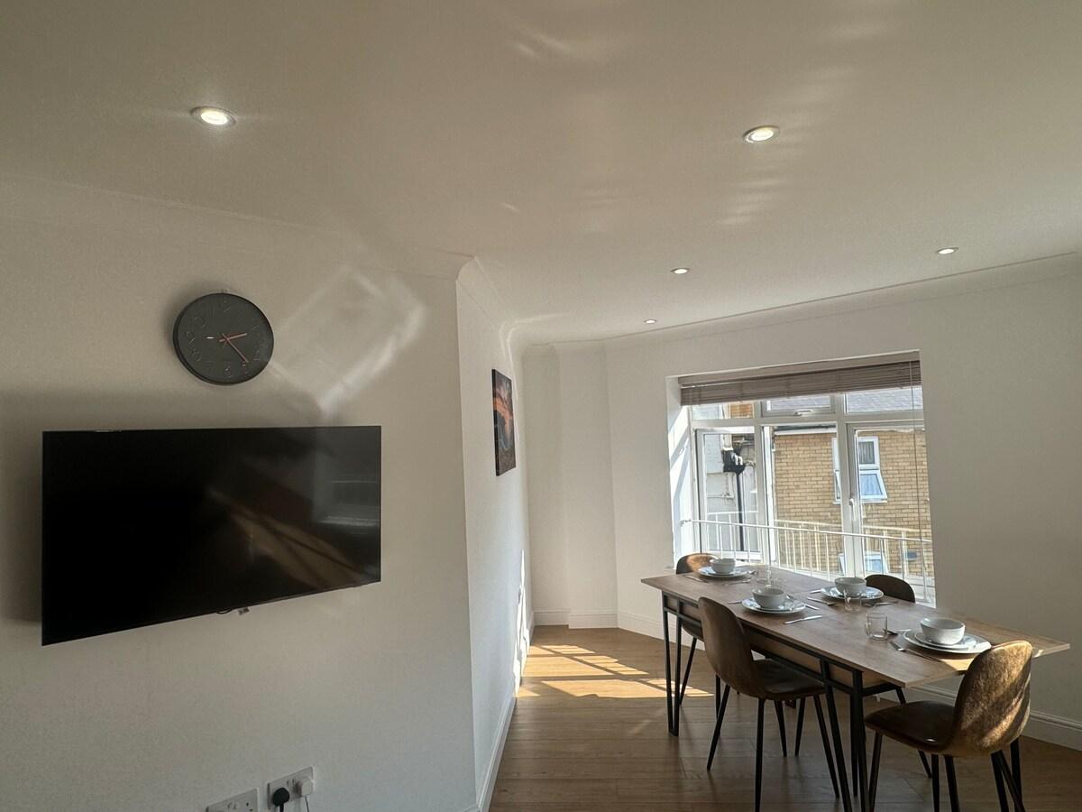 Hounslow Stay: 2 bed, parking2