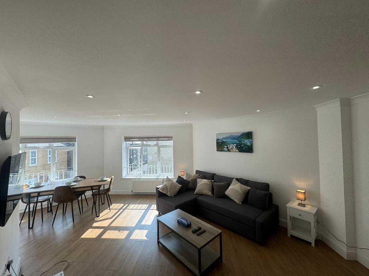 Hounslow Stay: 2 bed, parking4