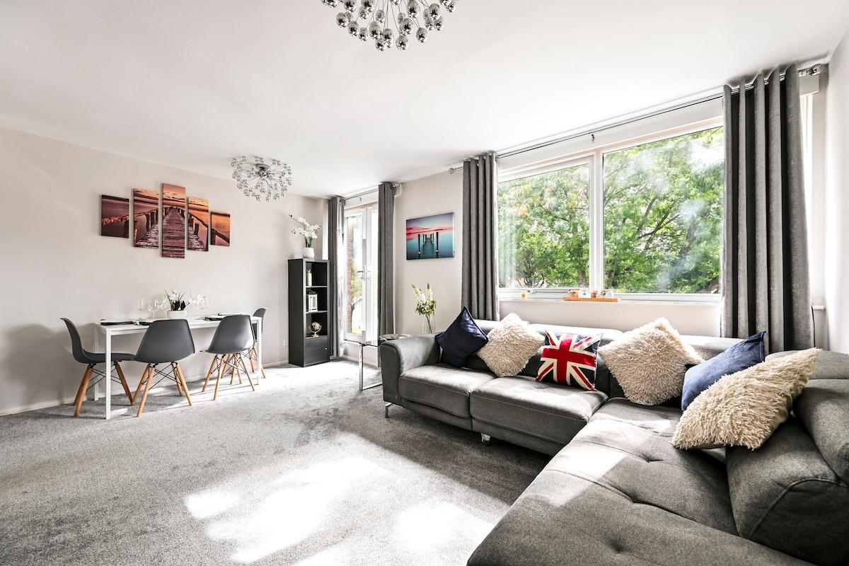 Stylish 3BR Retreat Near Epping High St I Parking
