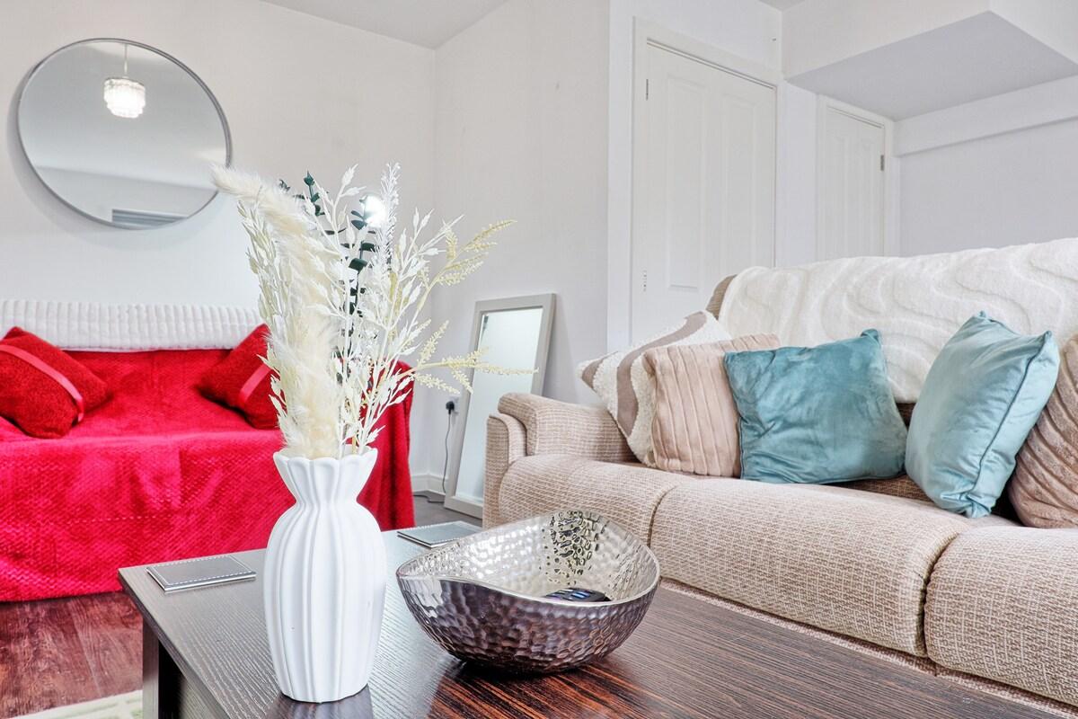 Modern 3BR Stay | Quiet St | Free Parking | WiFi6