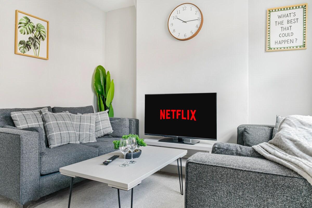 10% OFF CityCentral 2BR Parking, Workspace, Garden