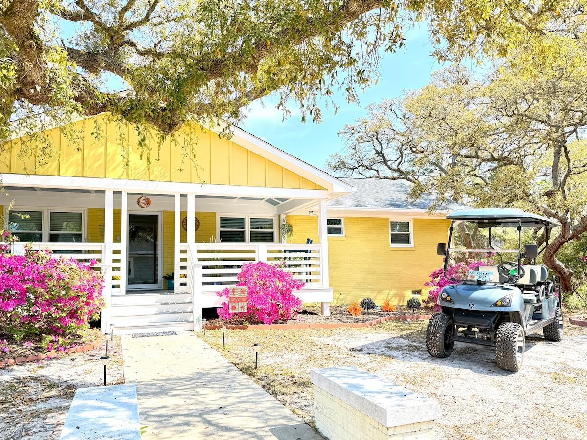 Sunny Daze Cottage Walk to Beach, Town + Golf Cart1