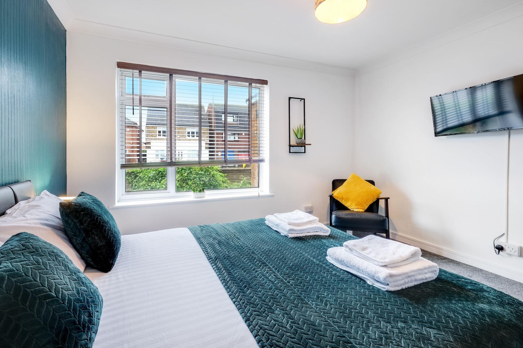Bourne Court Attractive 1 bedroom Apt by MDPS2