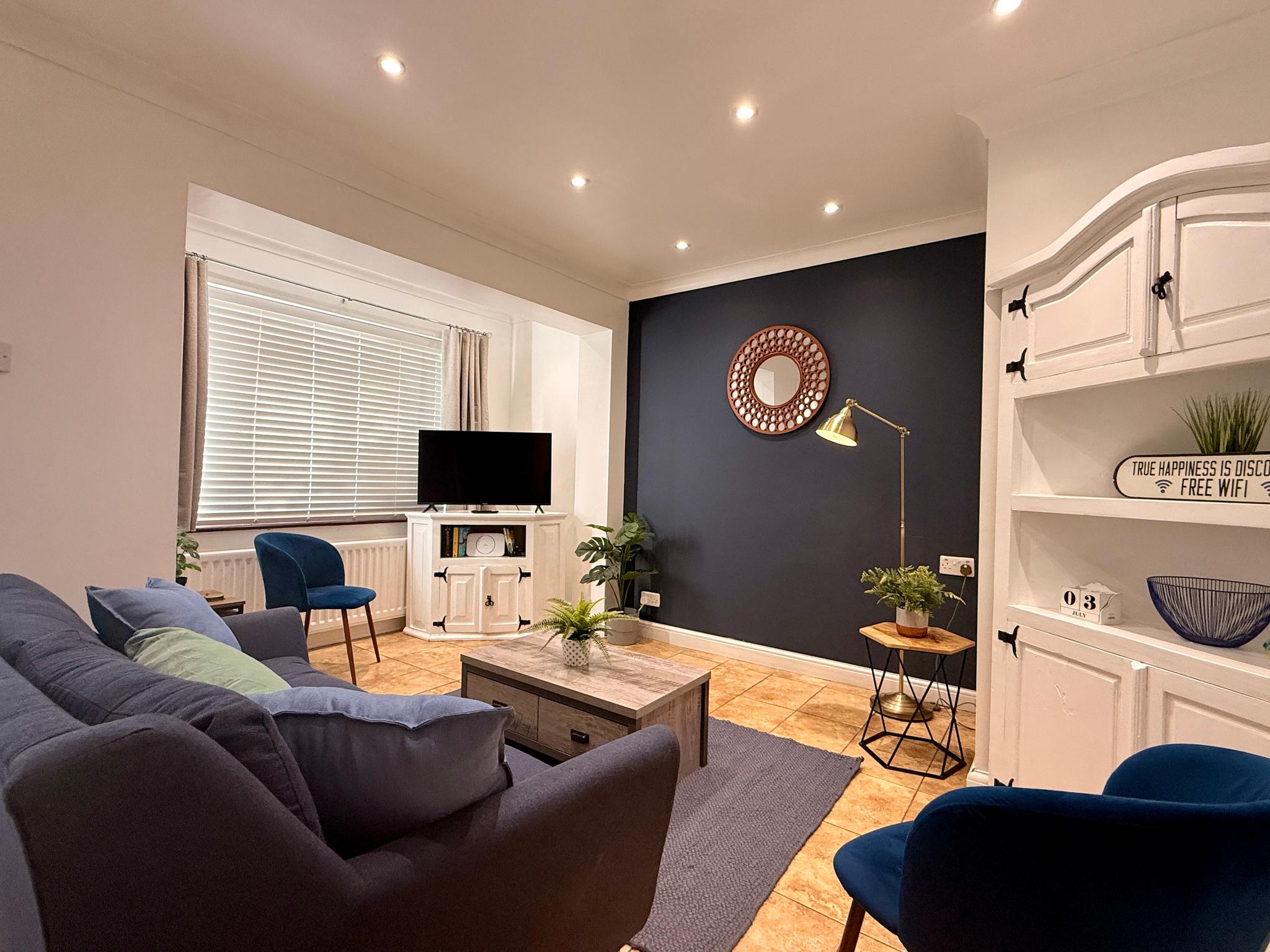Contractor monthly stay 4BD sleeps 7 x3 parking1