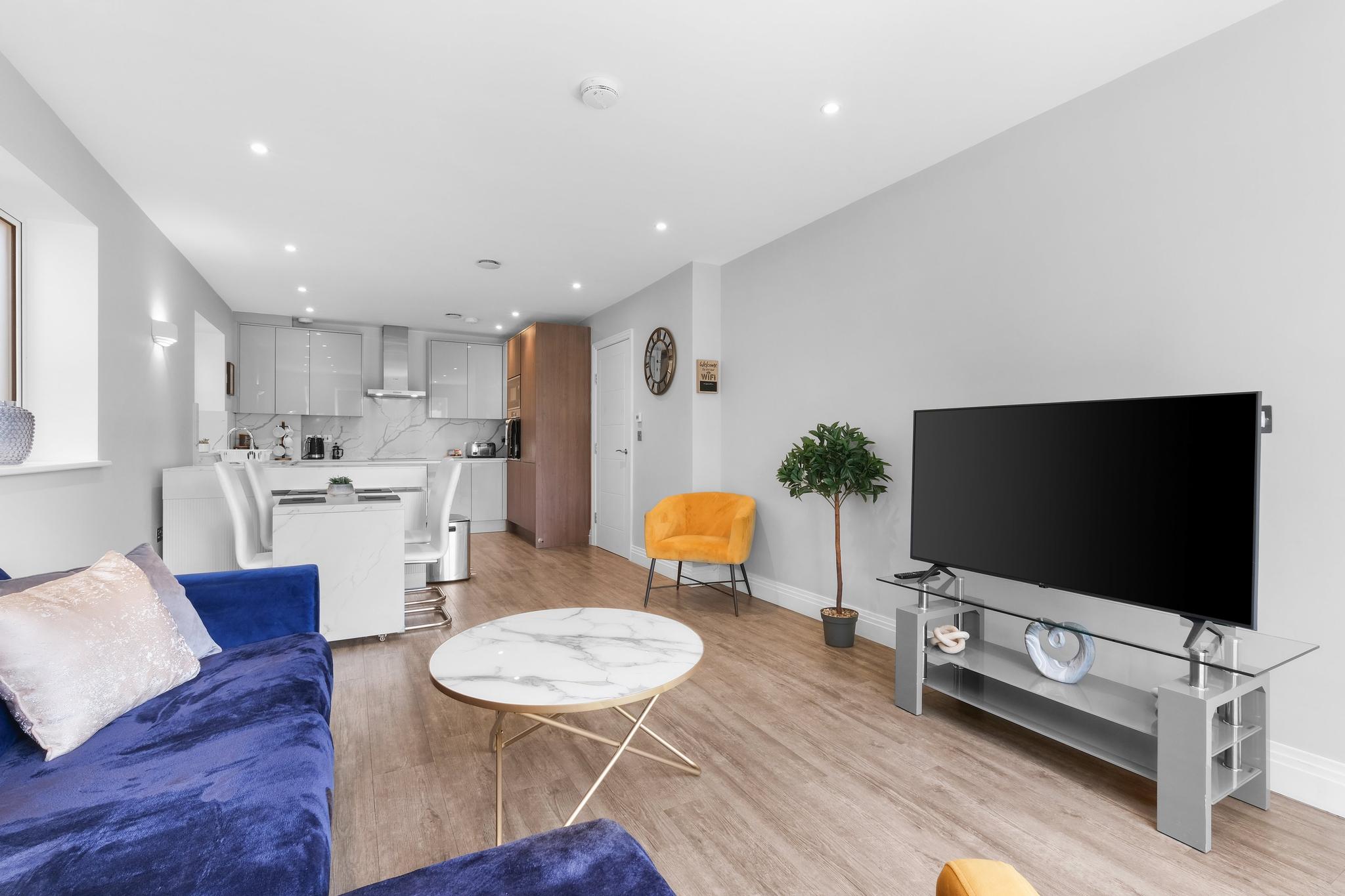 The Isleworth Garden Apartment | 3-Bed with Gated2