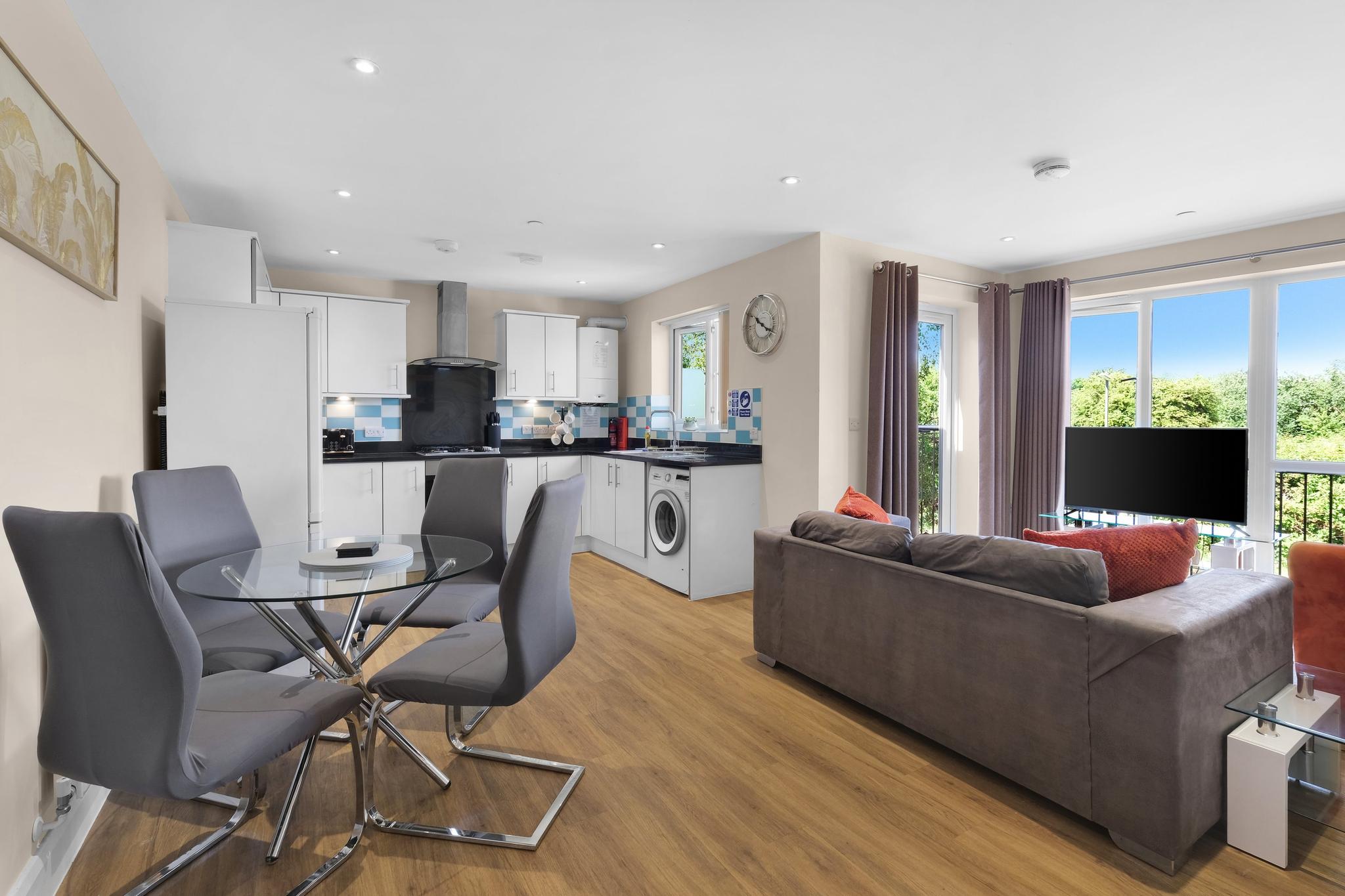 Heathrow Living 2BDR 2BA Apt by 360 Stays - Apt 06