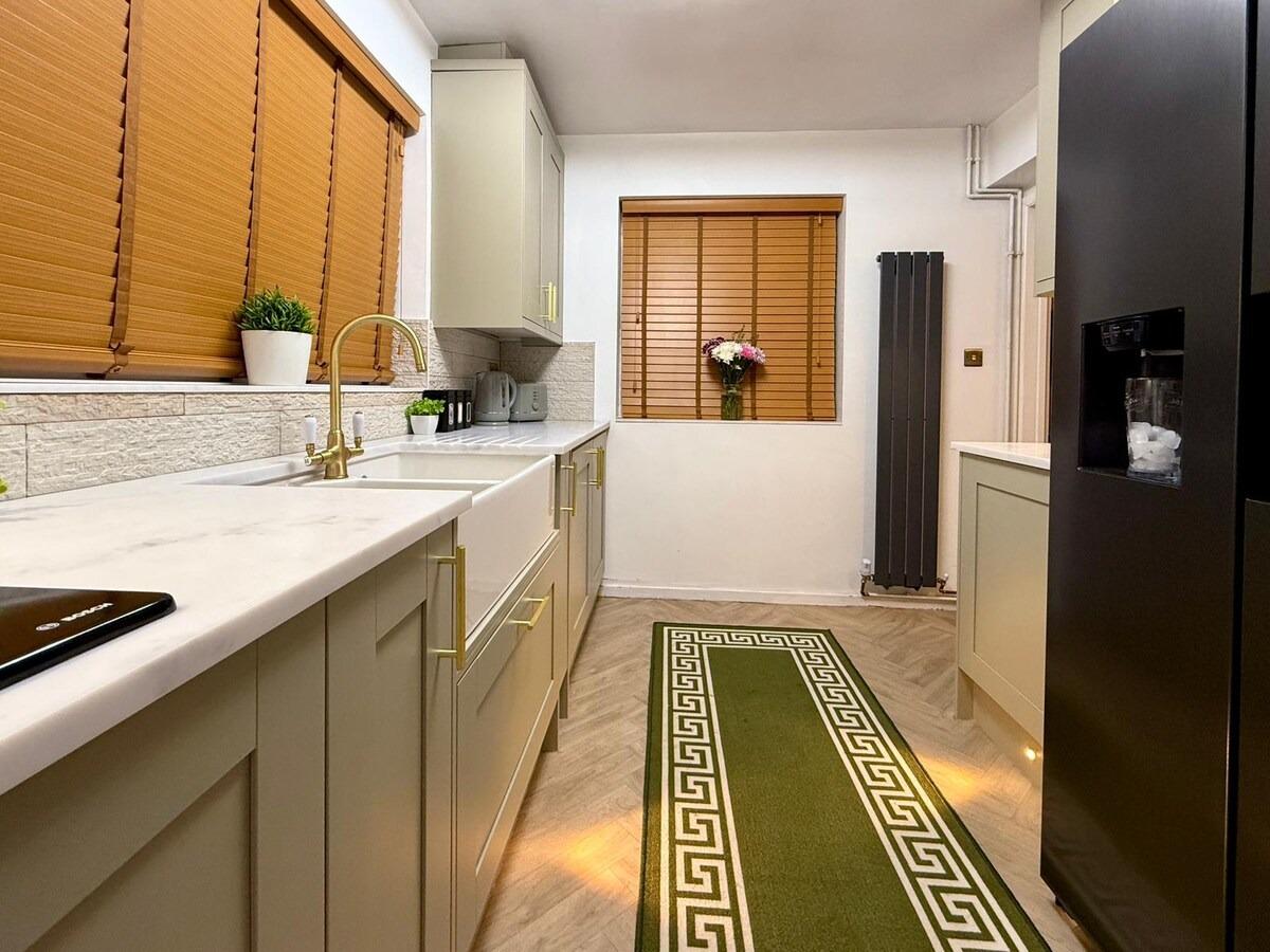 3BR Countryside Stay in Leicester | Driveway + EV3