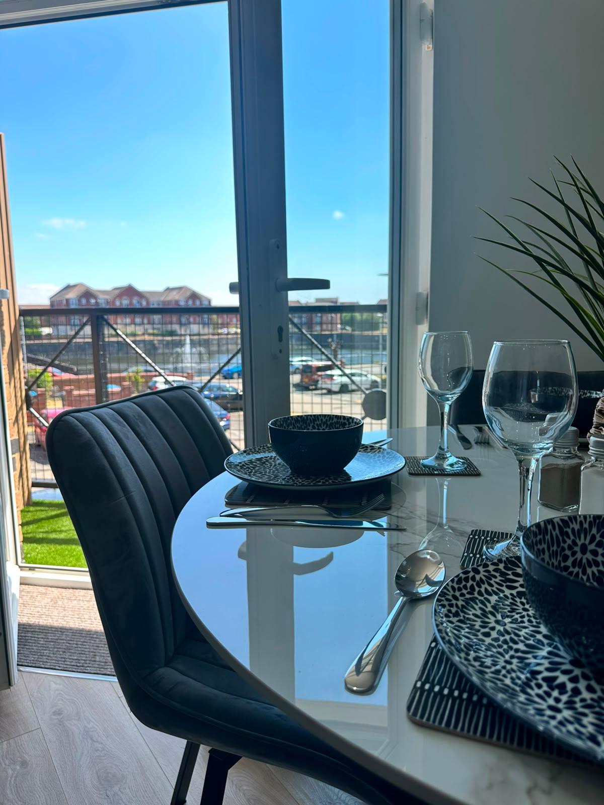Victoria Dock Executive Apartment 2 Bed Sleeps 4