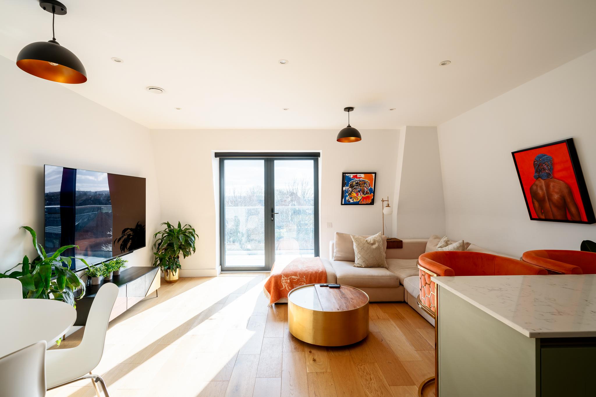 Stylish 2 Bed Apartment in Watford with Balcony6