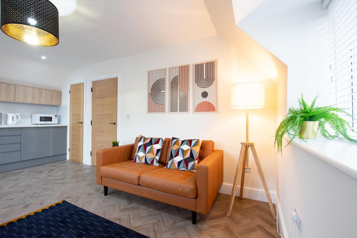 Harwich Apt: Gig-Speed WiFi & Parking