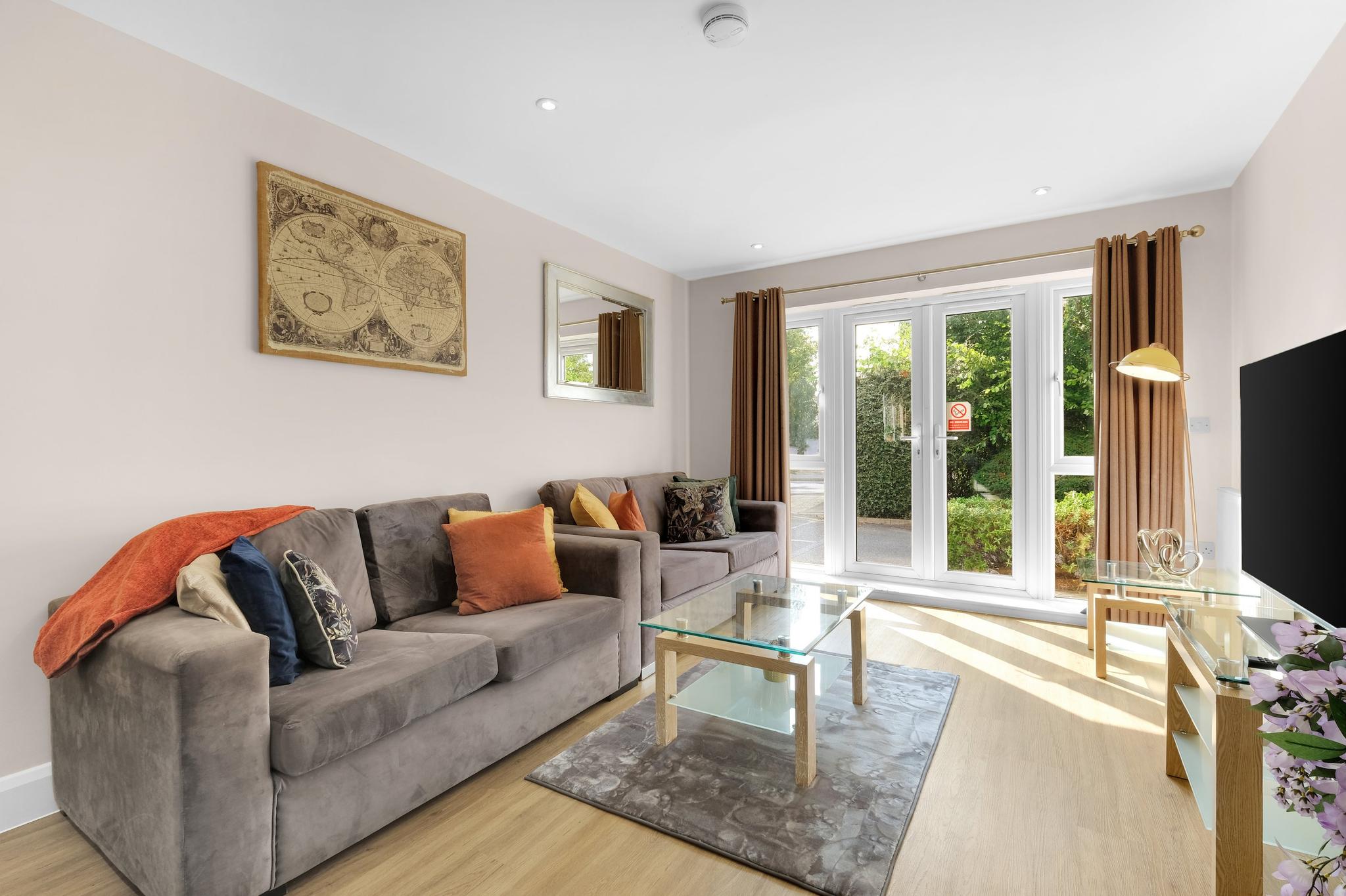 Heathrow Living 2BDR 2BA Apt by 360 Stays - Apt 10