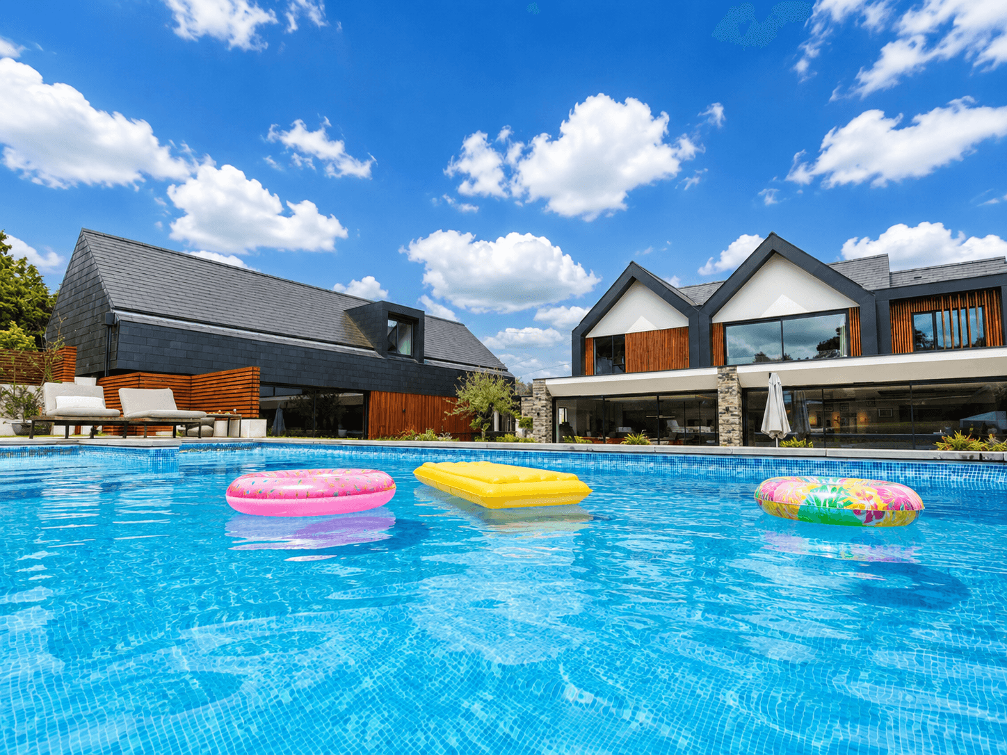 Modern Luxury House Pool Cinema Steam Rm Games Bar1