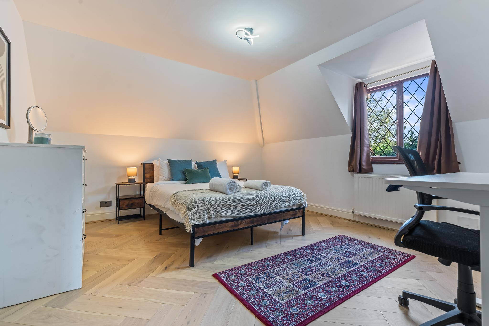 Family 6 Bed | Gated Parking, Sleeps 11, Ascot5