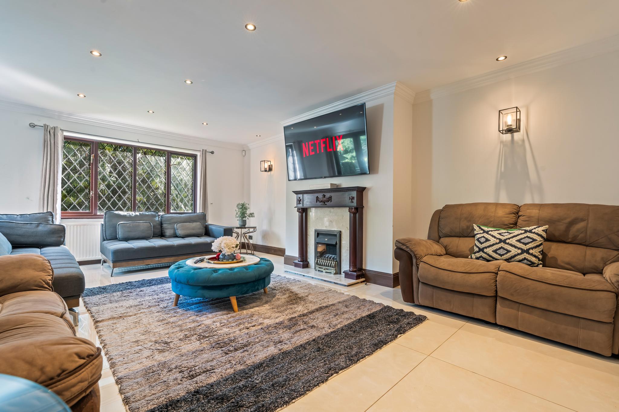 Family 6 Bed | Gated Parking, Sleeps 11, Ascot3