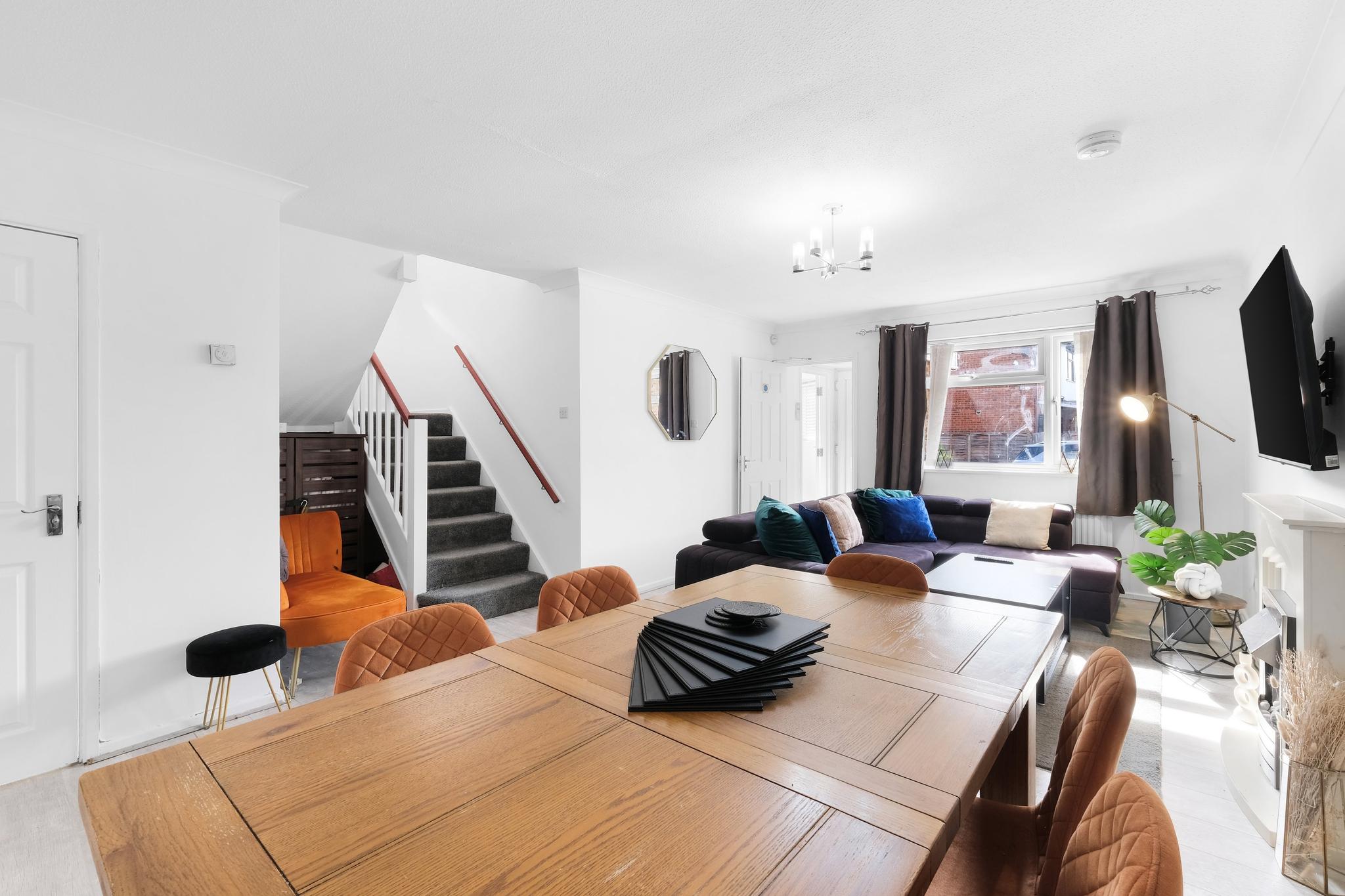 Spacious 8-Bedroom Detached House in Cheshunt6