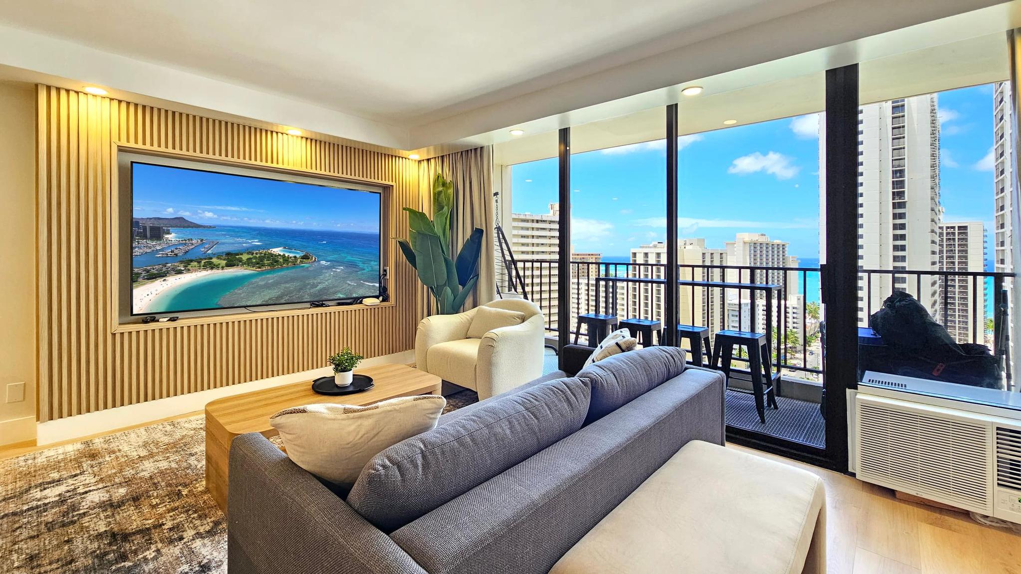 One Bedroom Condo in Waikiki Banyan