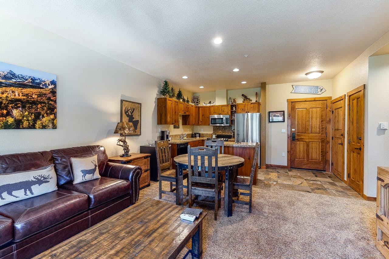 One Bedroom Condo in Main Street Sation4