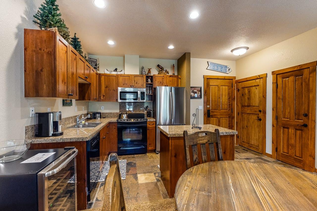 One Bedroom Condo in Main Street Sation6
