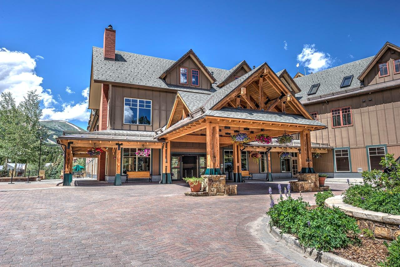 Two Bedroom Condo in Main Street Station3