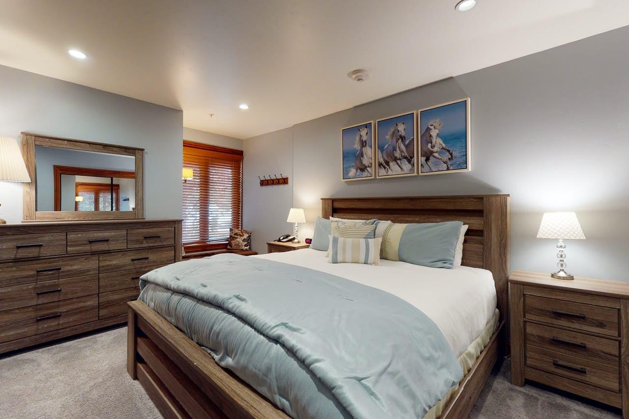 Two Bedroom Condo in Lion Square Lodge2